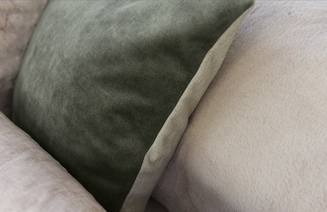 MrsMe cushion Porter Evergreen detail